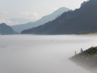 只見湖の霧
